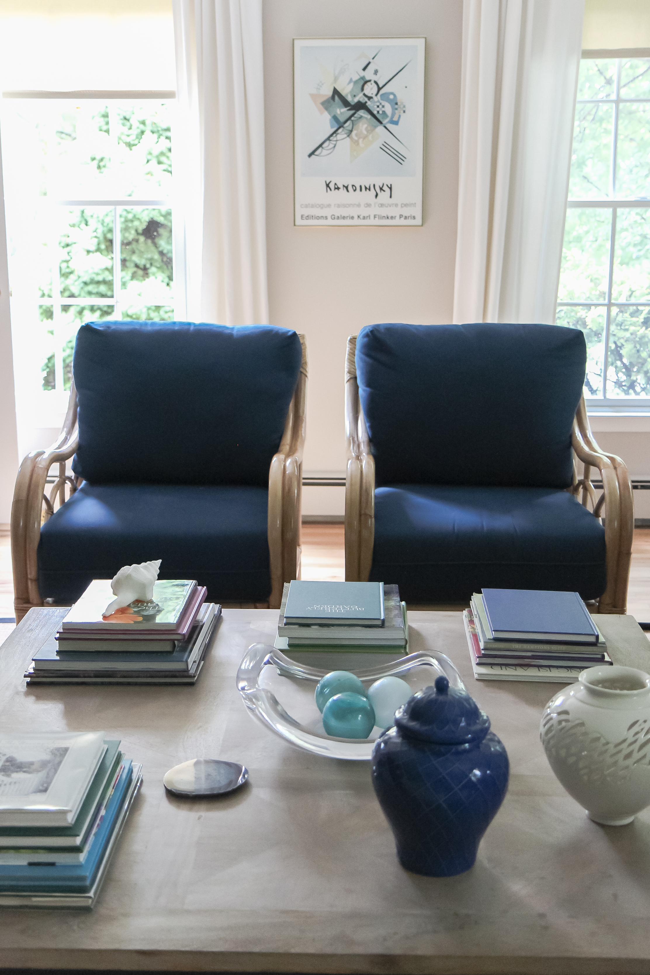 Soothing Family Room, design by @fieldstonehill