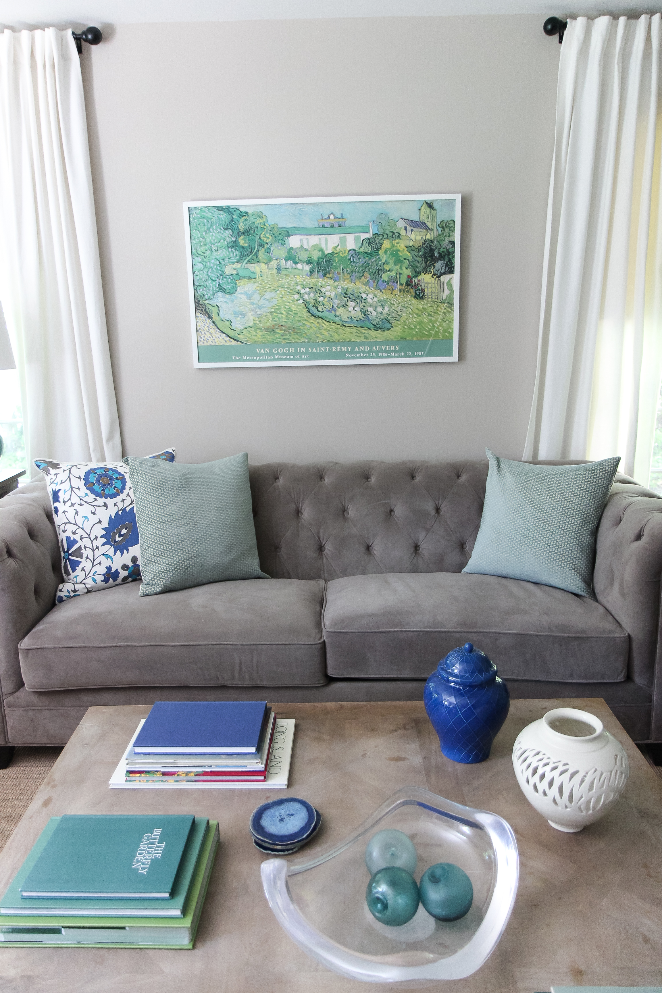 Soothing Family Room, design by @fieldstonehill