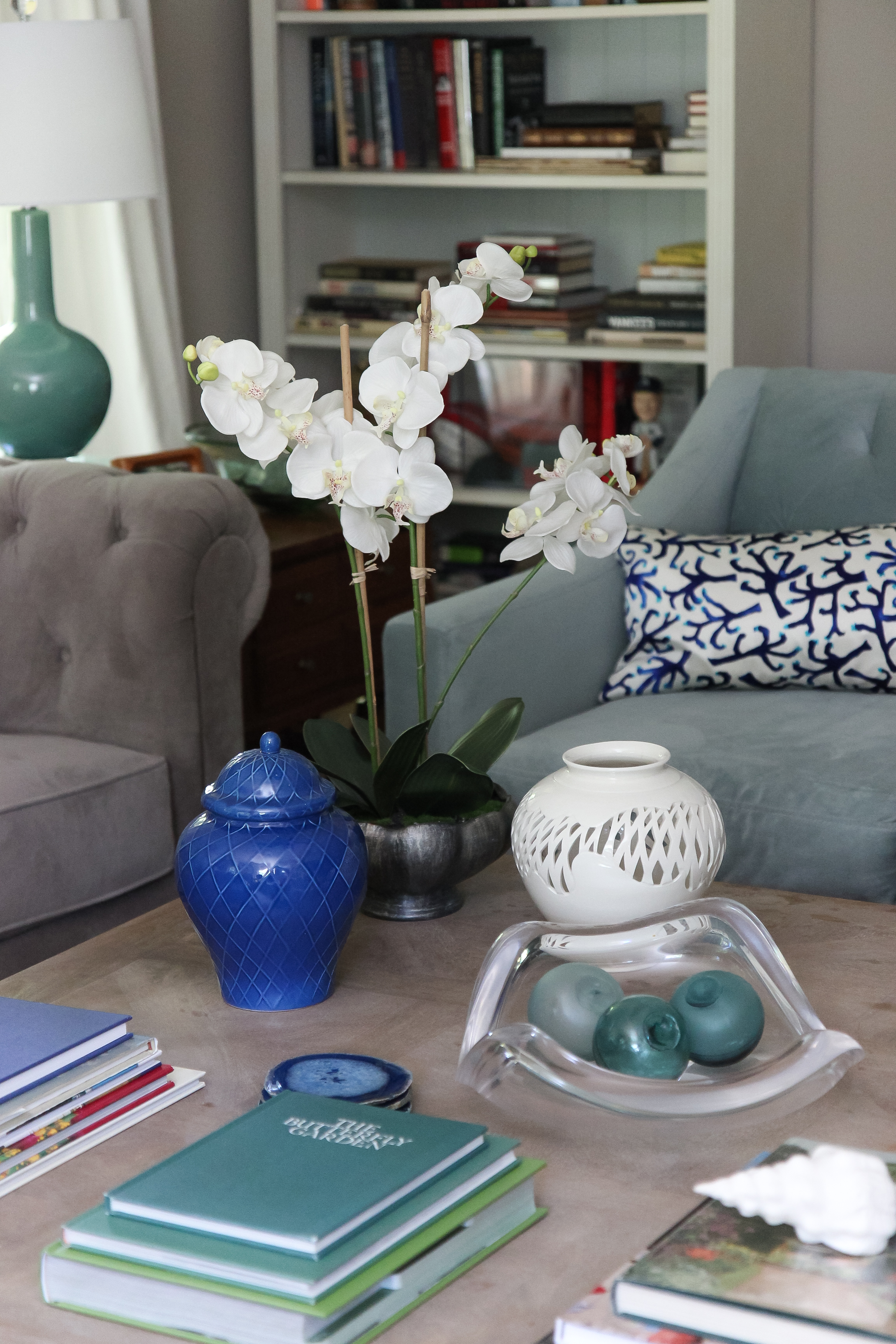 Soothing Family Room, design by @fieldstonehill