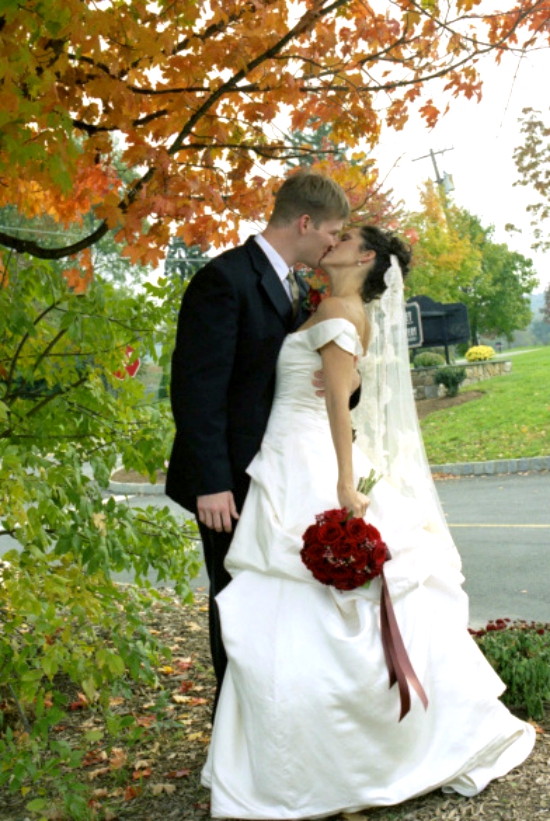 Wedding kiss via @fieldstonehill